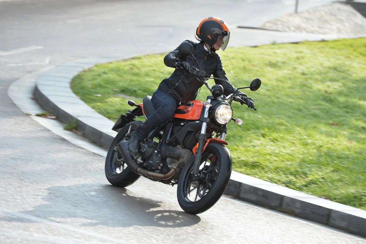 Ducati Scrambler Sixty2 (9)