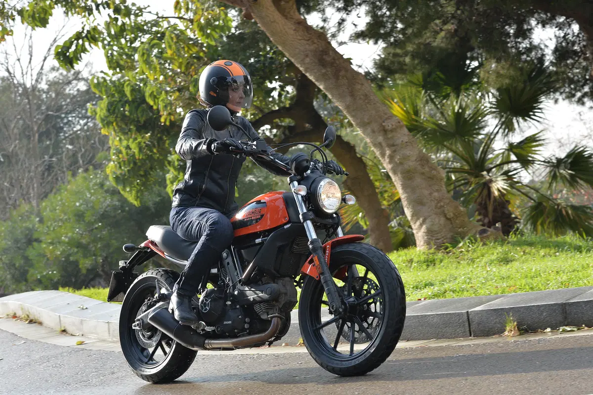 Ducati Scrambler Sixty2 (2)