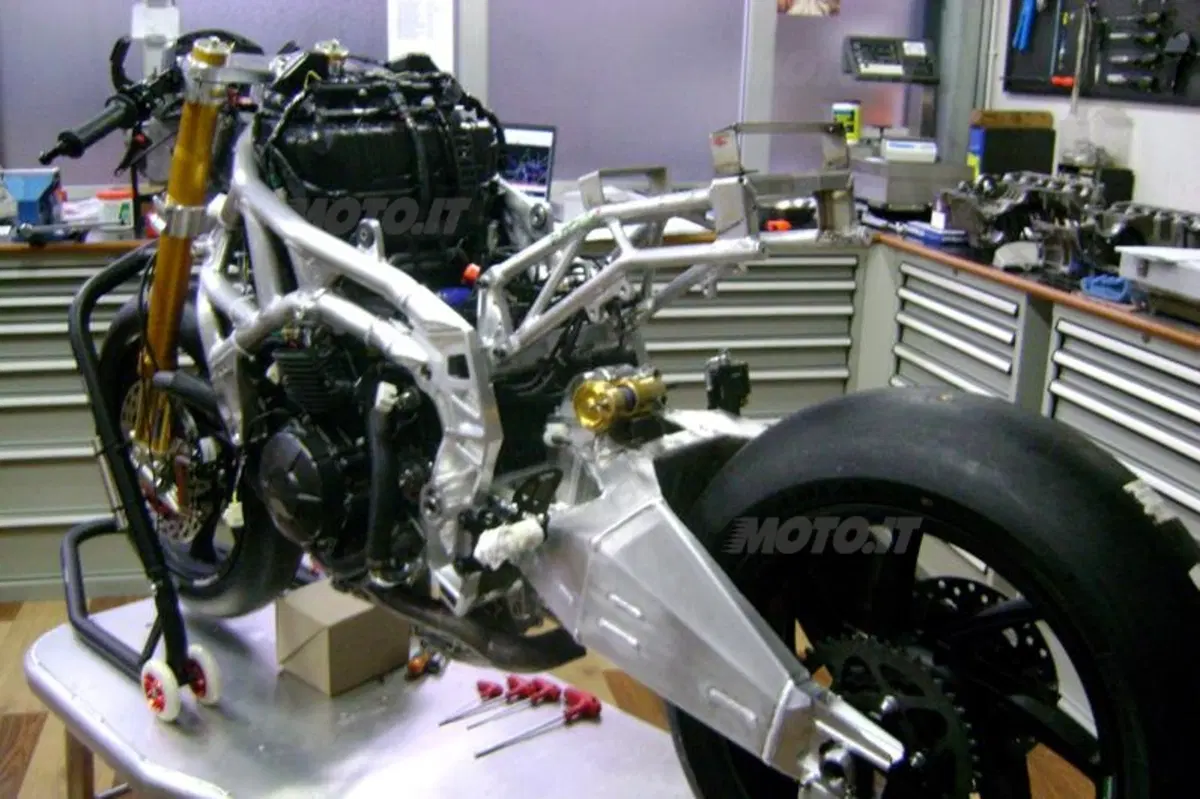 La RSV Motor prepara la Moto2 (2)