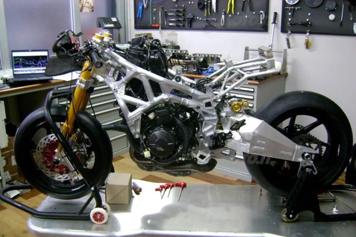 La RSV Motor prepara la Moto2 (3)
