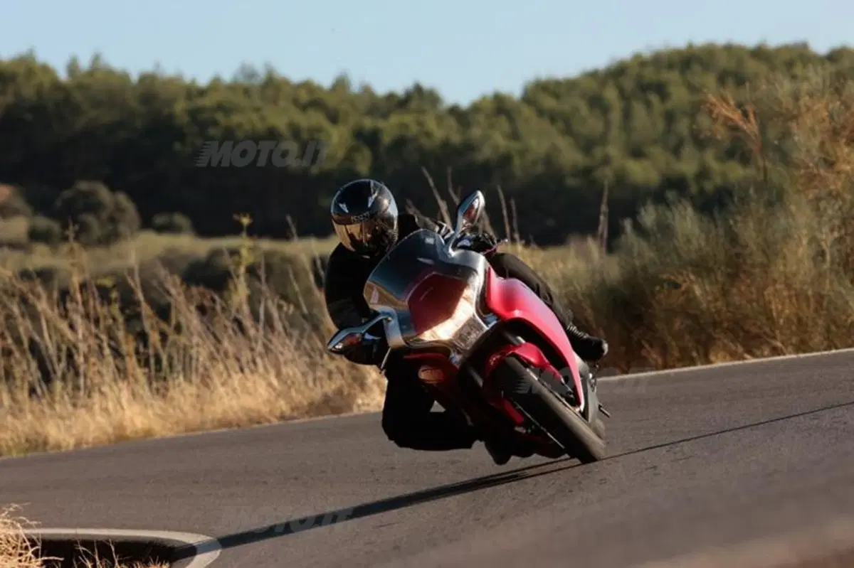 Honda VFR 1200 F  (3)