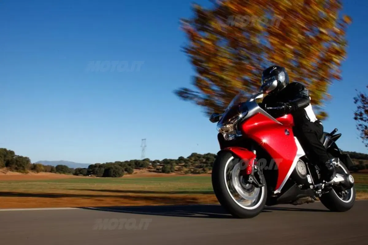 Honda VFR 1200 F  (5)