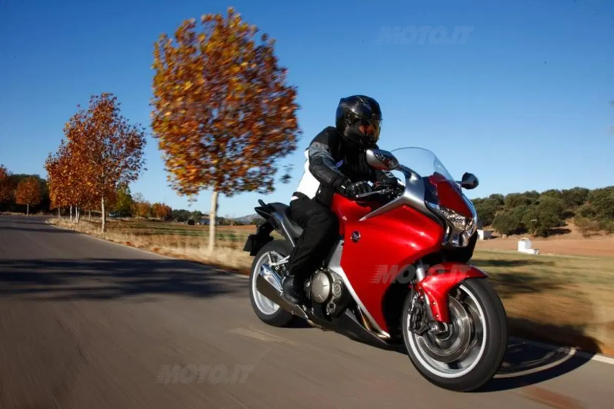 Honda VFR 1200 F  (6)