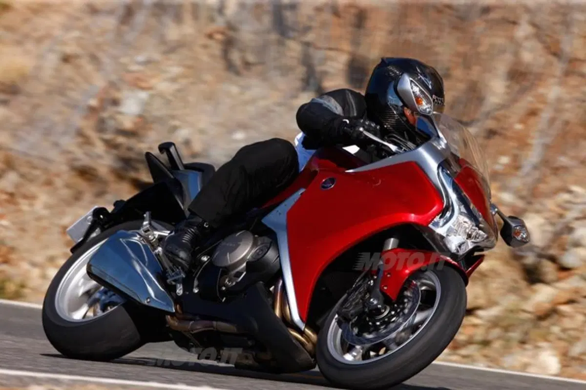 Honda VFR 1200 F  (7)