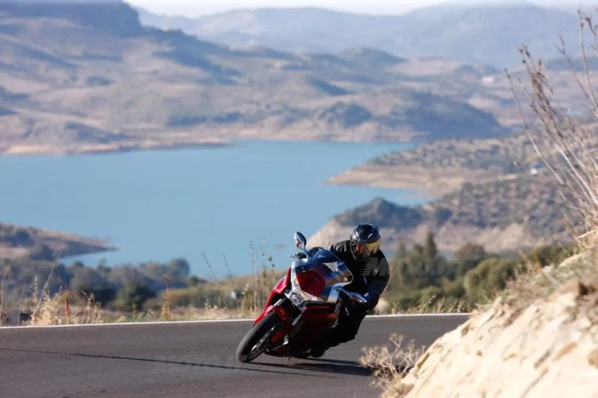 Honda VFR 1200 F  (10)