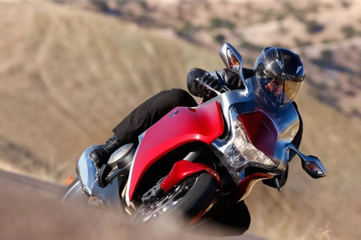 Honda VFR 1200 F  (12)