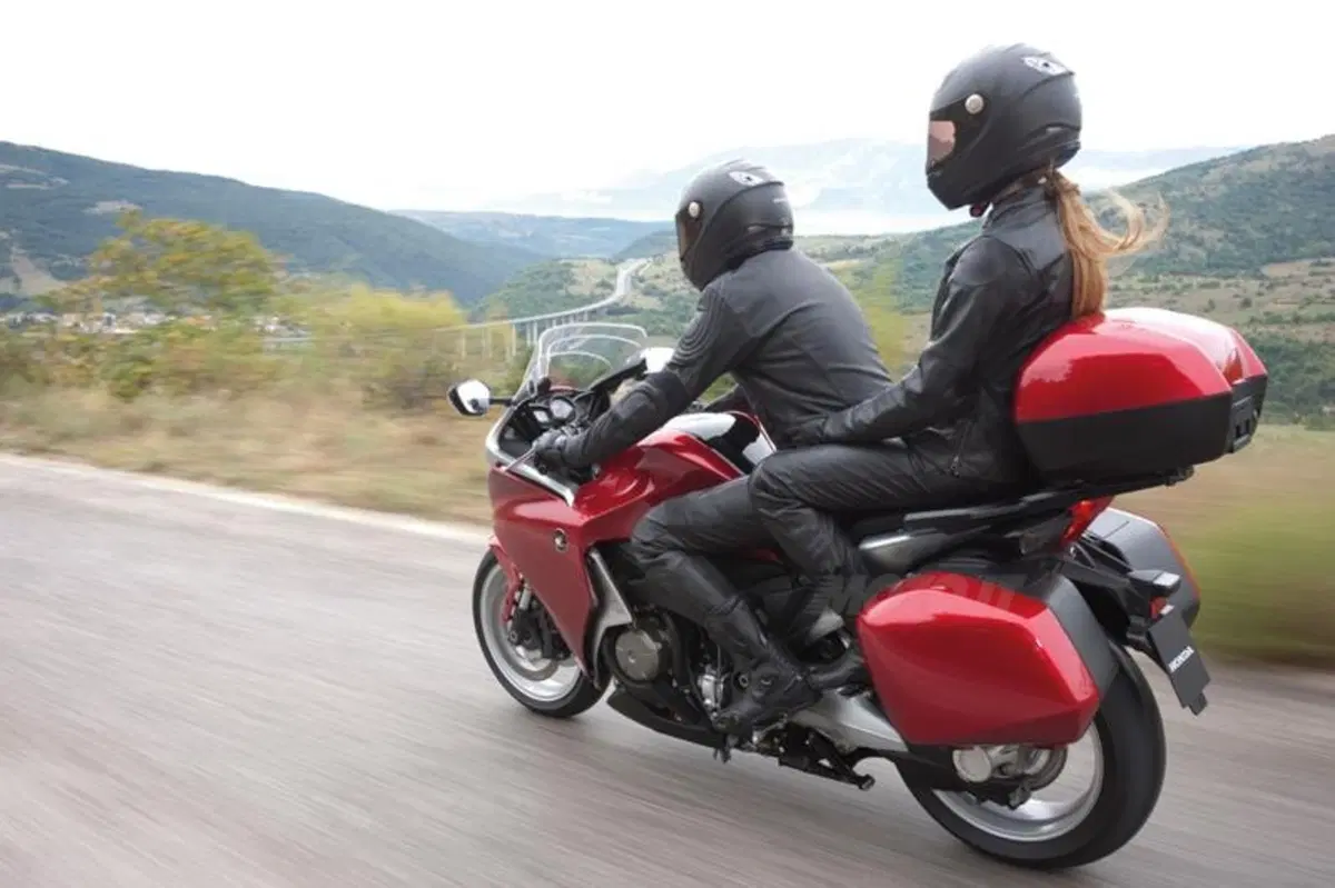 Honda VFR 1200 F  (13)