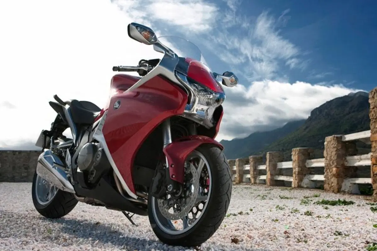 Honda VFR 1200 F  (19)