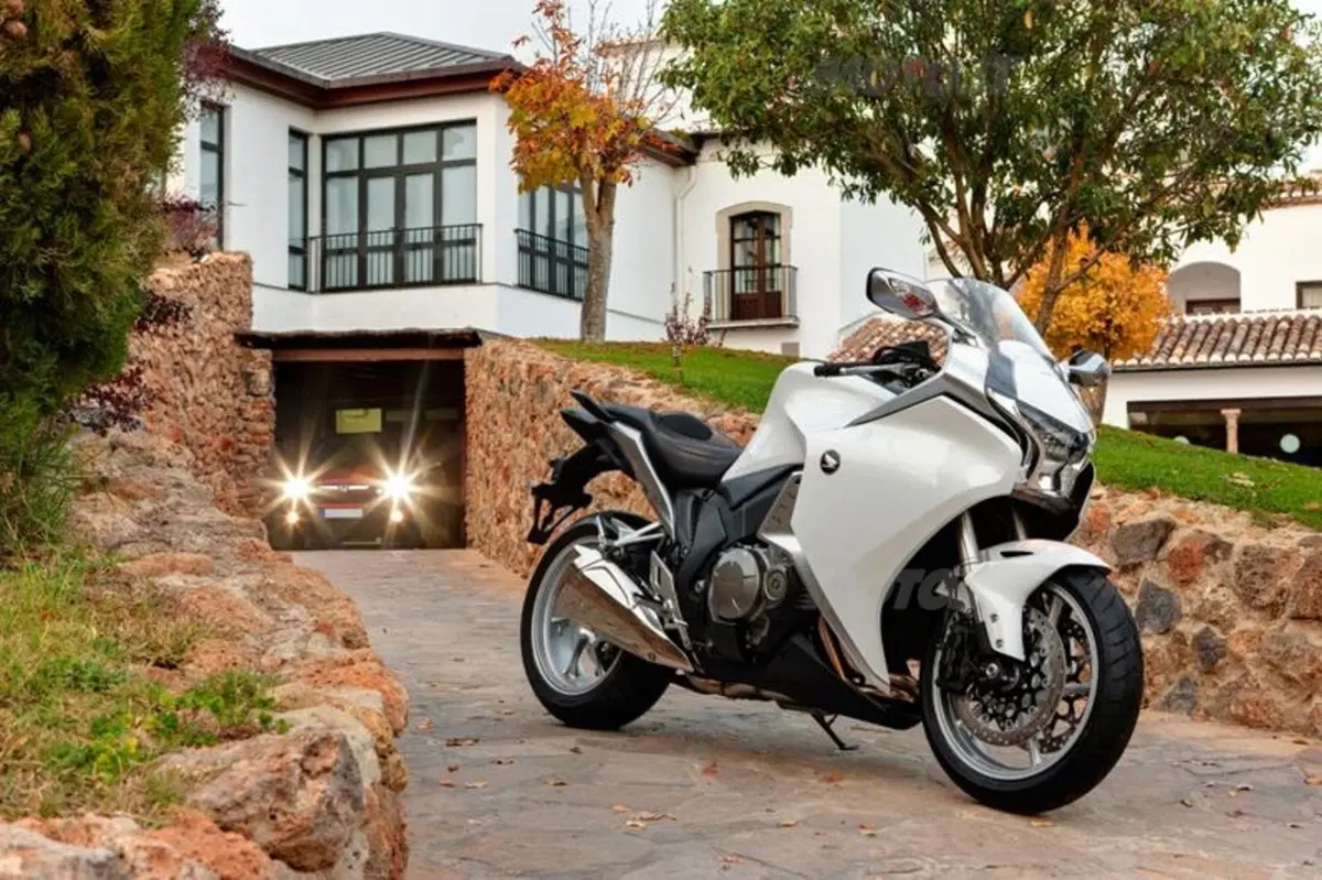 Honda VFR 1200 F  (20)