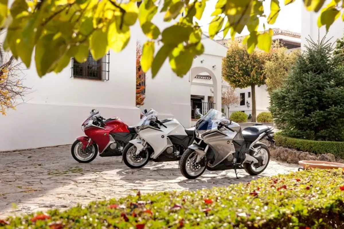 Honda VFR 1200 F  (21)
