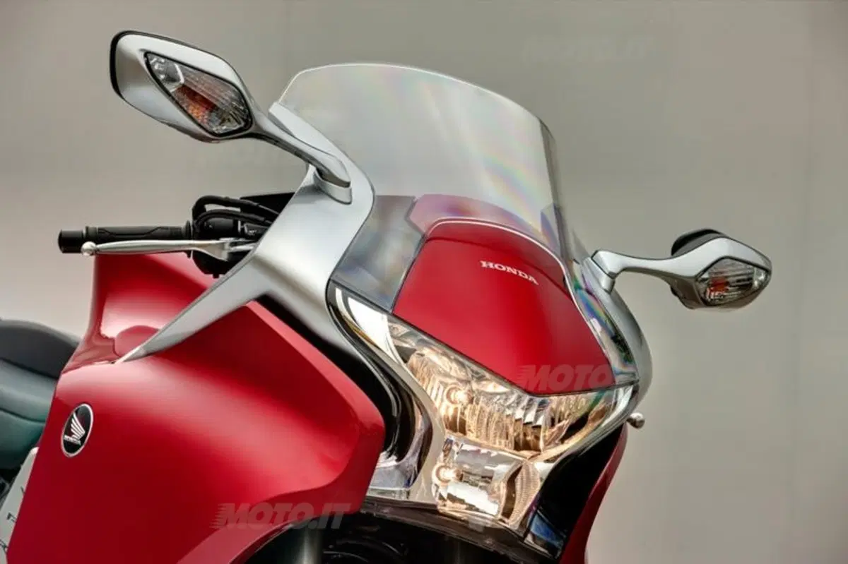 Honda VFR 1200 F  (27)