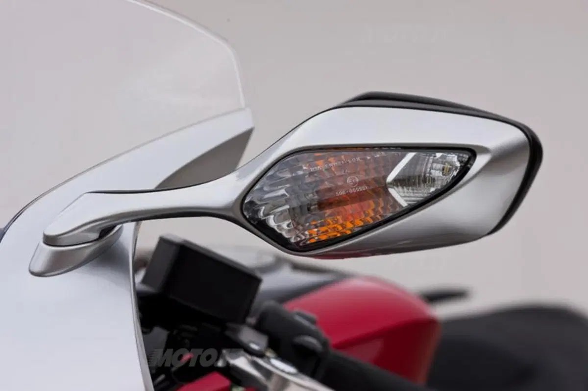 Honda VFR 1200 F  (29)