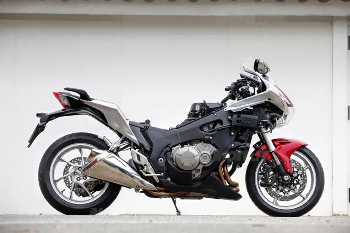 Honda VFR 1200 F  (30)