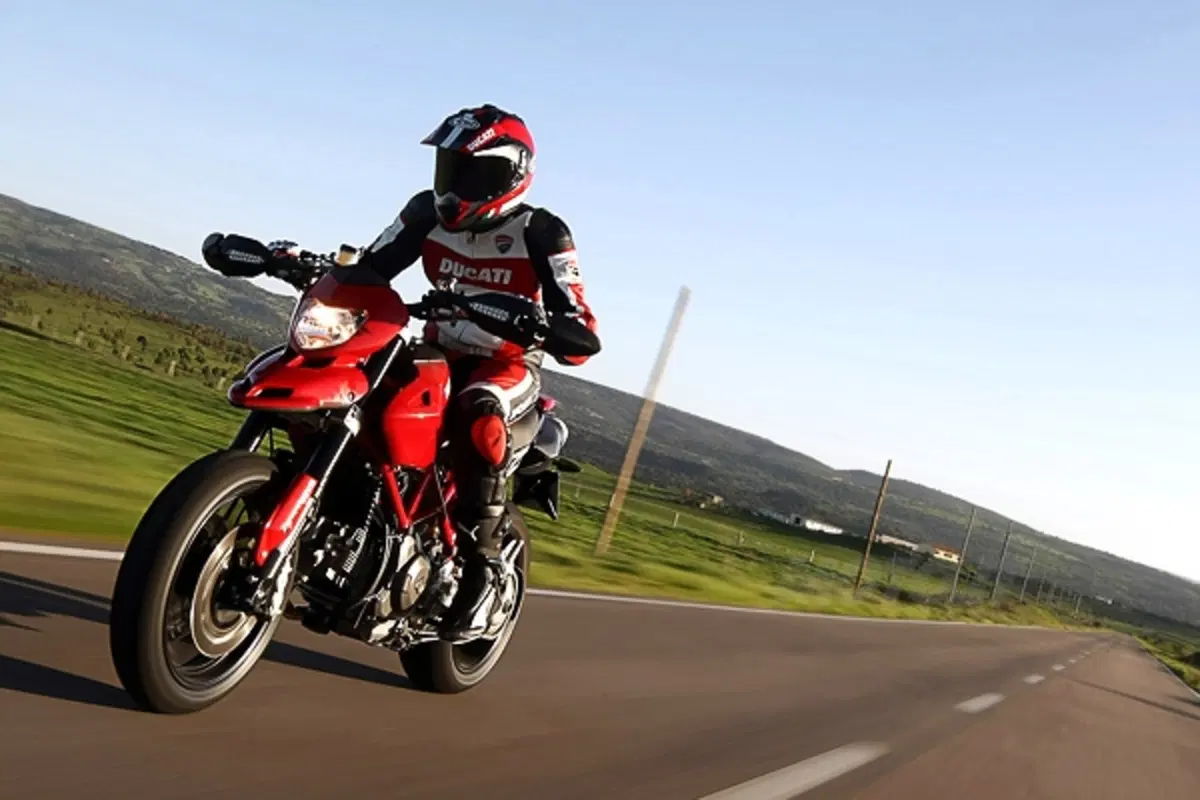 La Hypermotard 1100 evo è nei Ducati Store