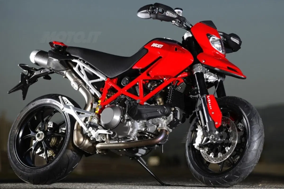 La Hypermotard 1100 evo è nei Ducati Store (2)
