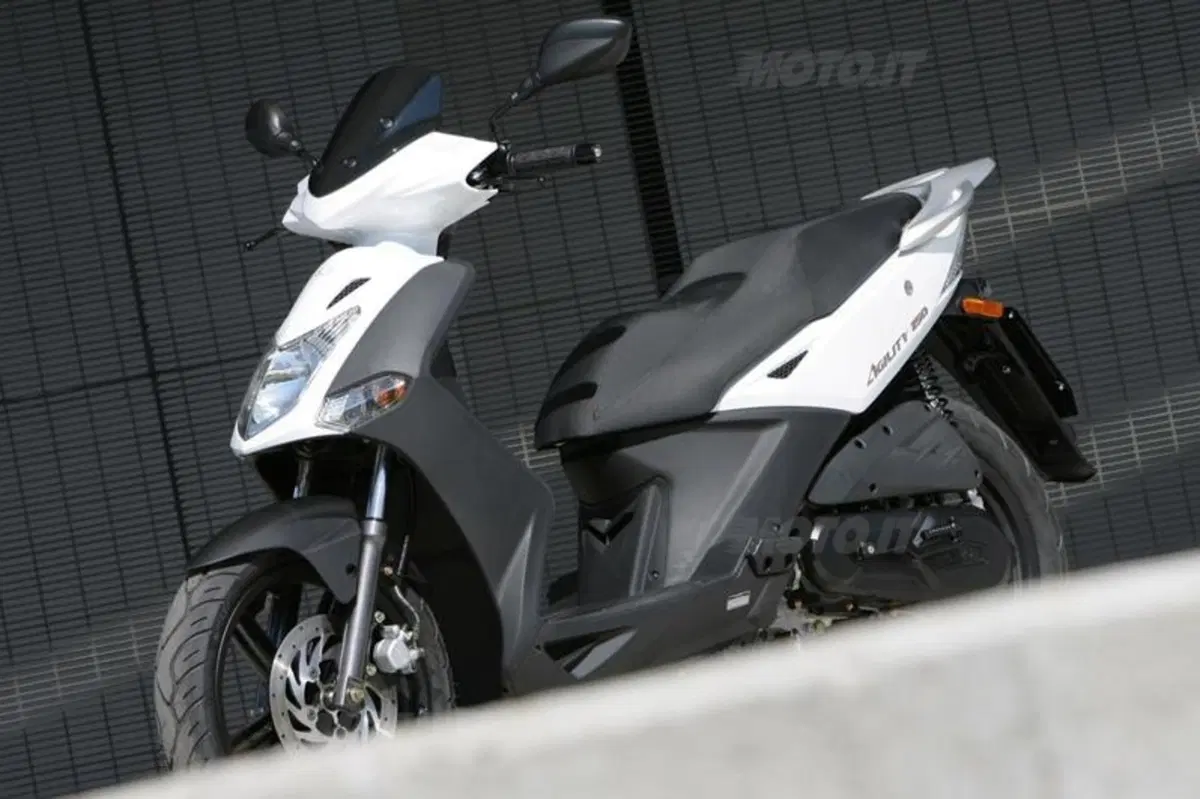 Lo scooter "ruba" l’8% di mercato alle moto (6)