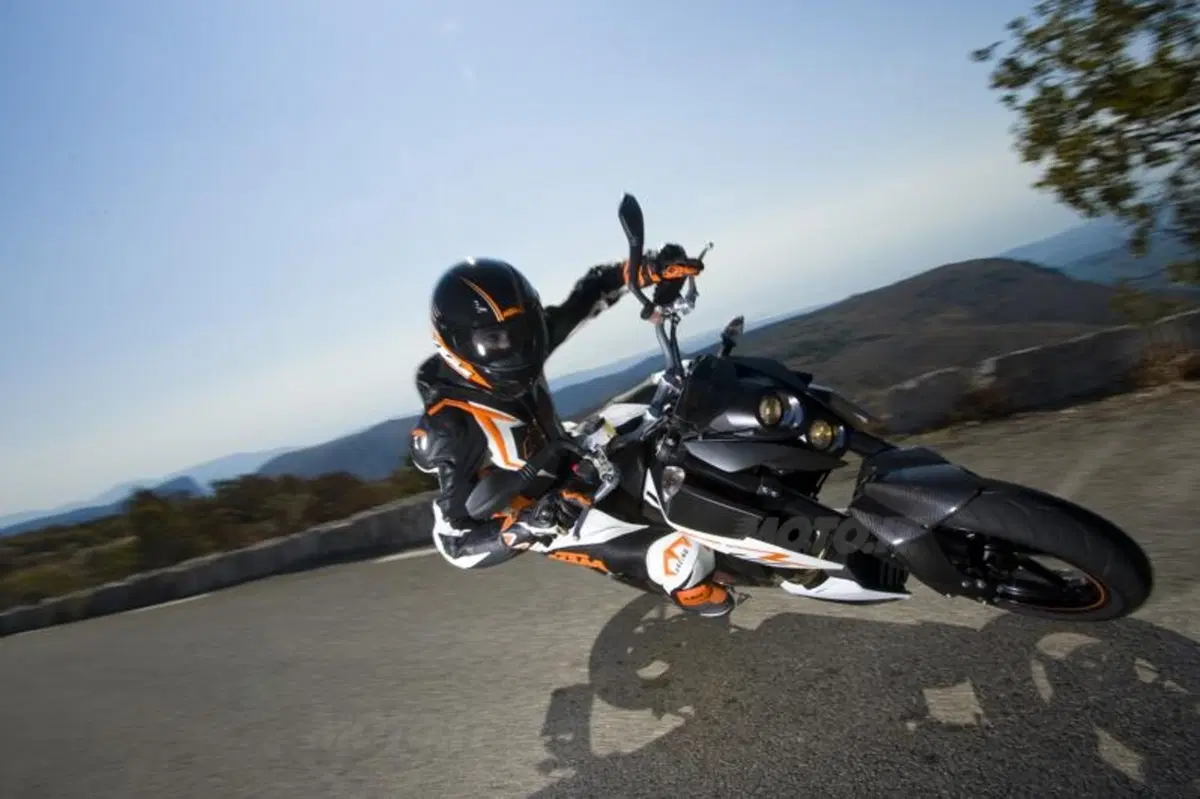 KTM Duke 690 R (5)
