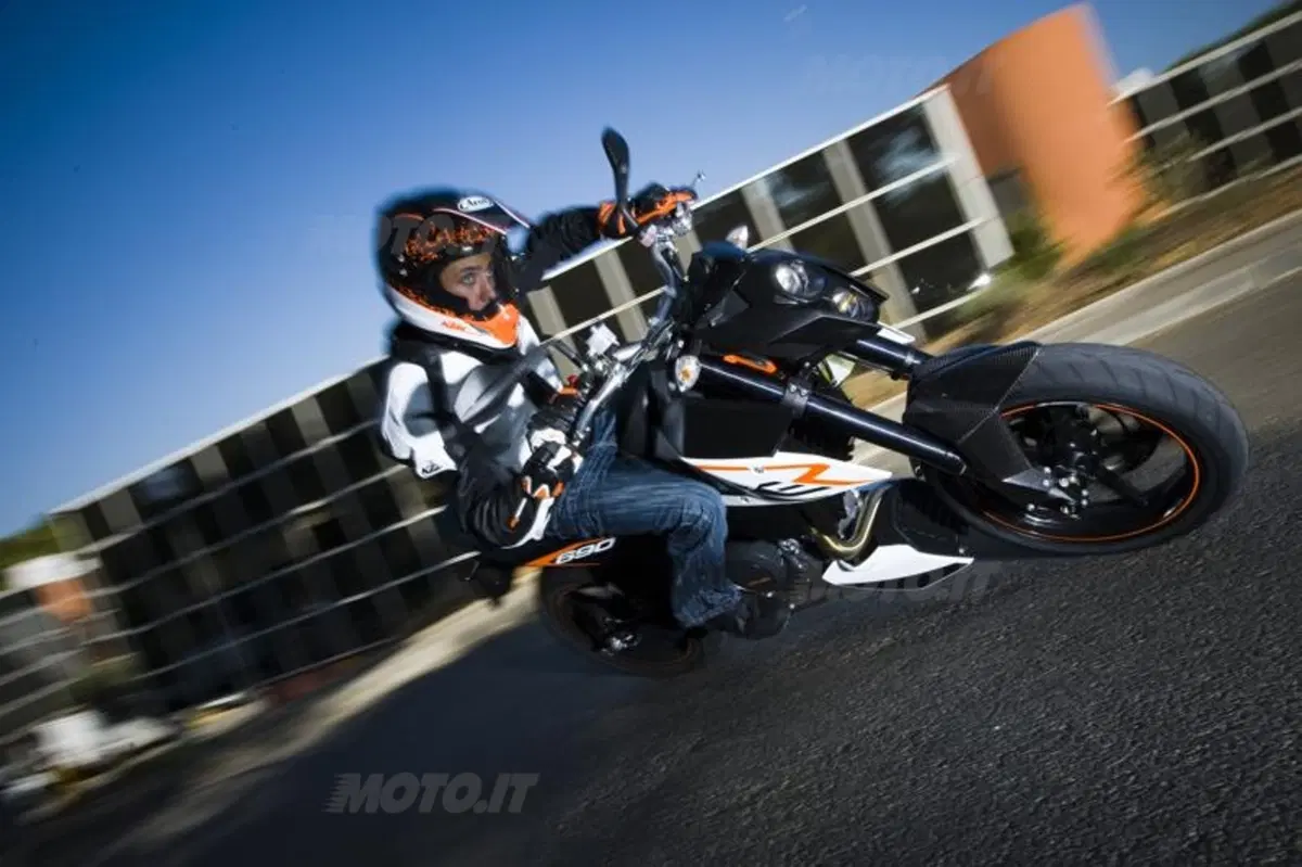 KTM Duke 690 R (8)