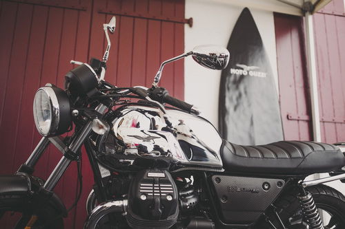 Moto Guzzi V7 III Limited, debutto a Wheels & Waves (4)