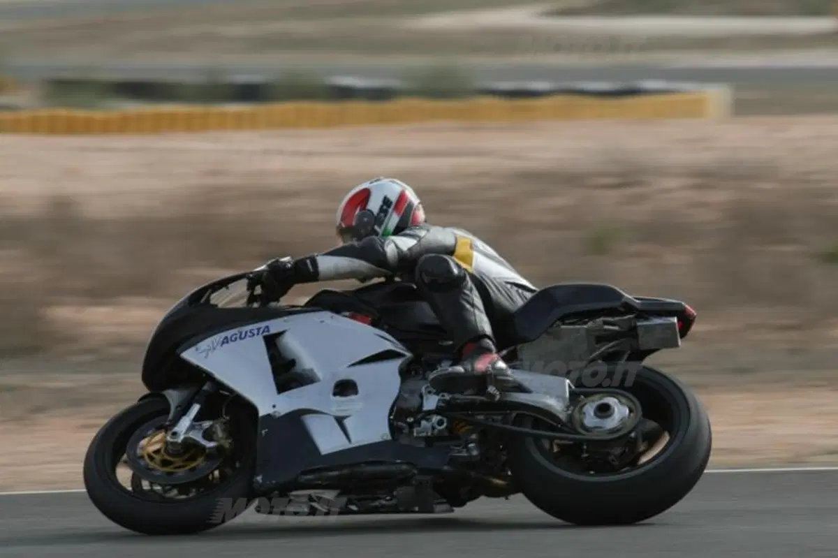 E' in arrivo la MV Agusta F3? (2)