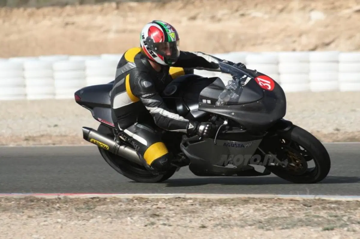 E' in arrivo la MV Agusta F3? (3)