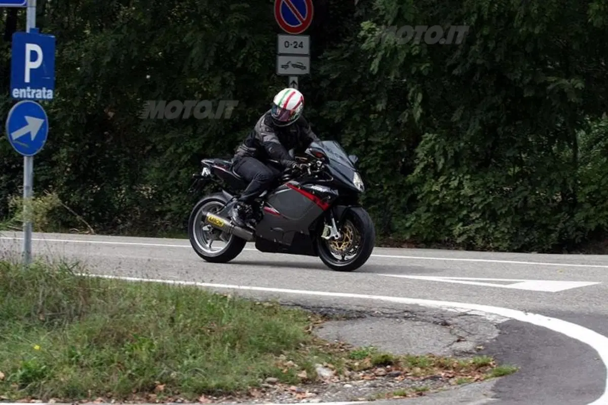 E' in arrivo la MV Agusta F3? (6)