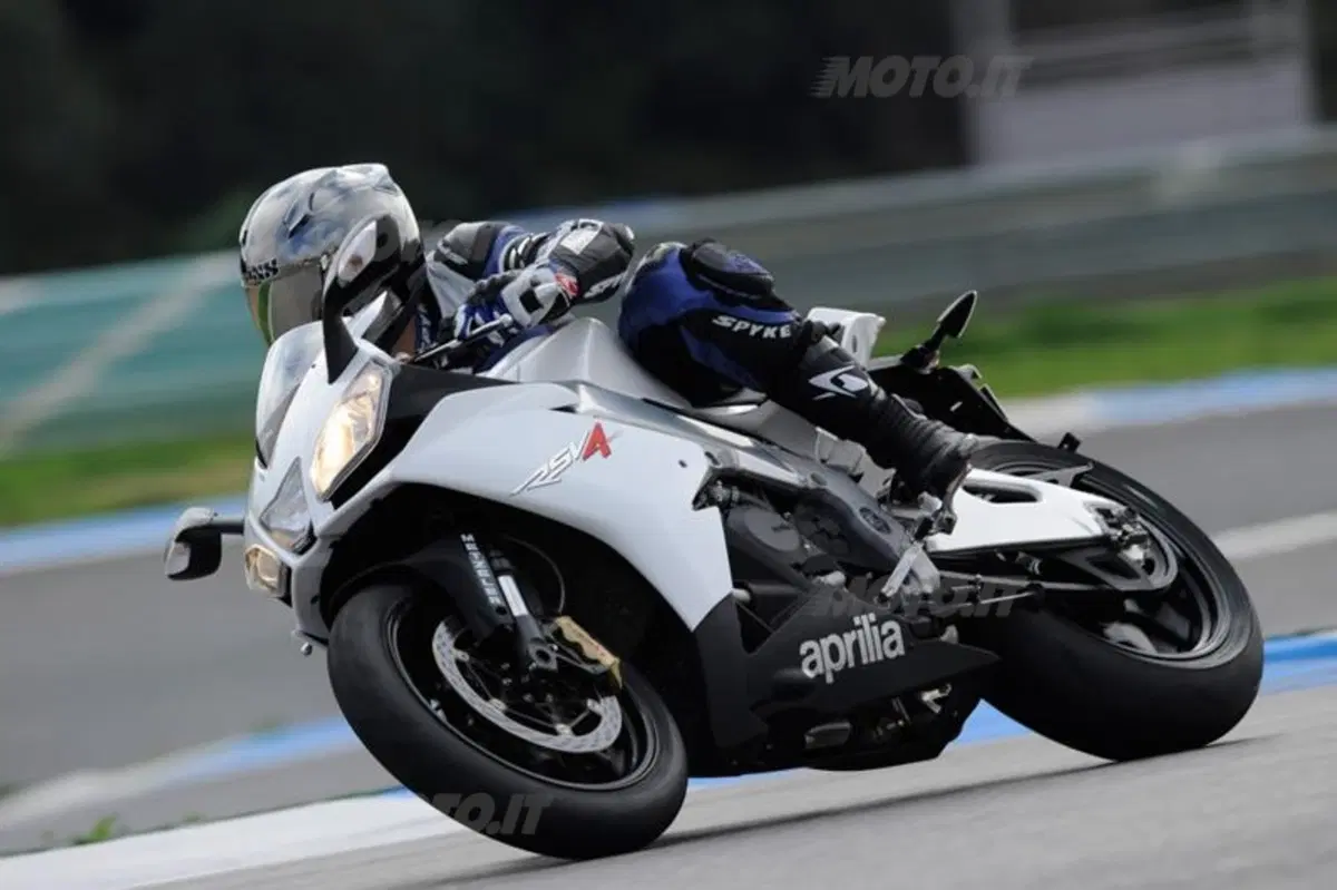 Aprilia RSV4 R  (14)