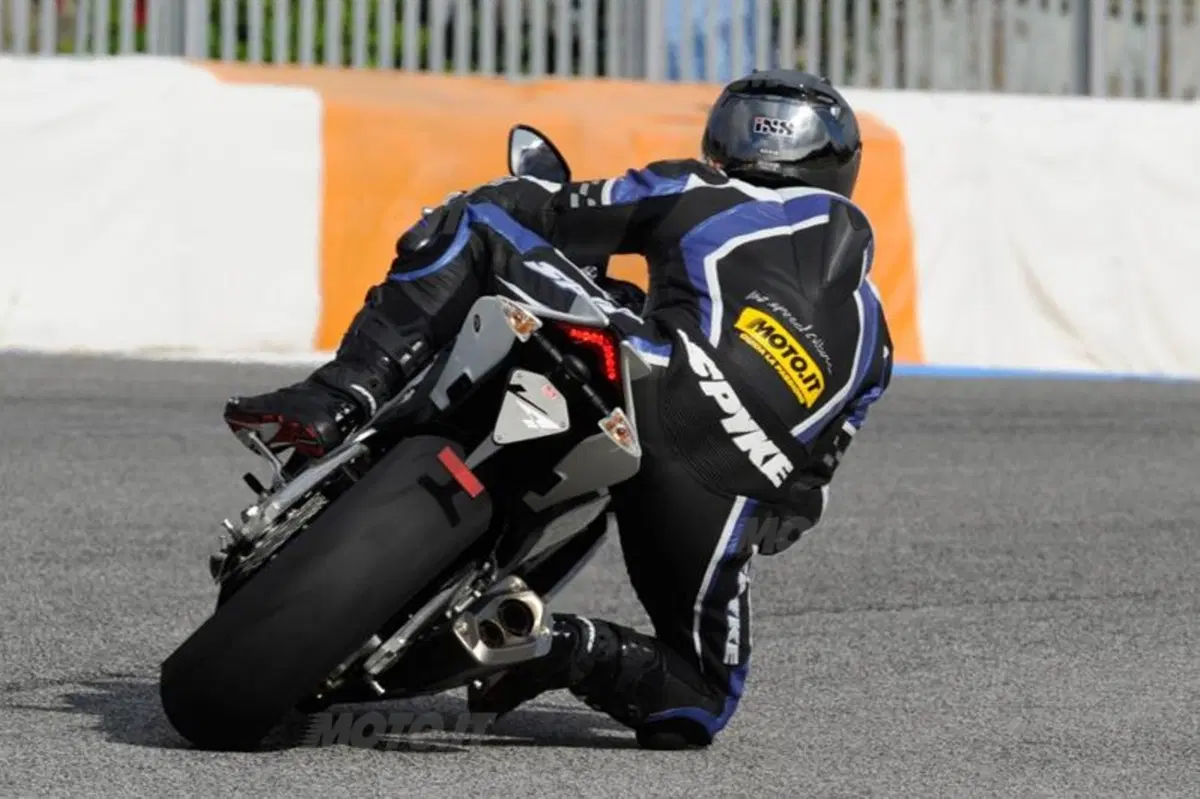 Aprilia RSV4 R  (15)