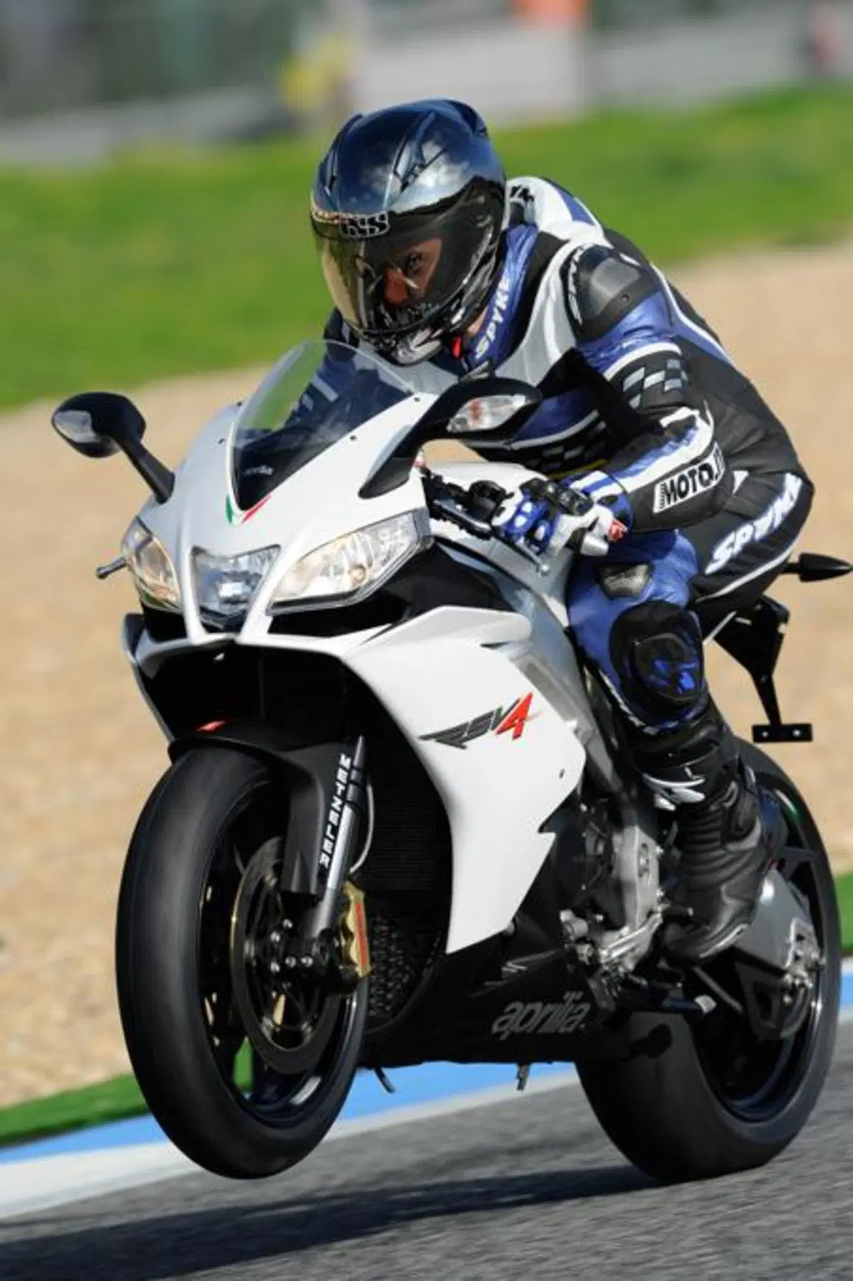 Aprilia RSV4 R  (16)