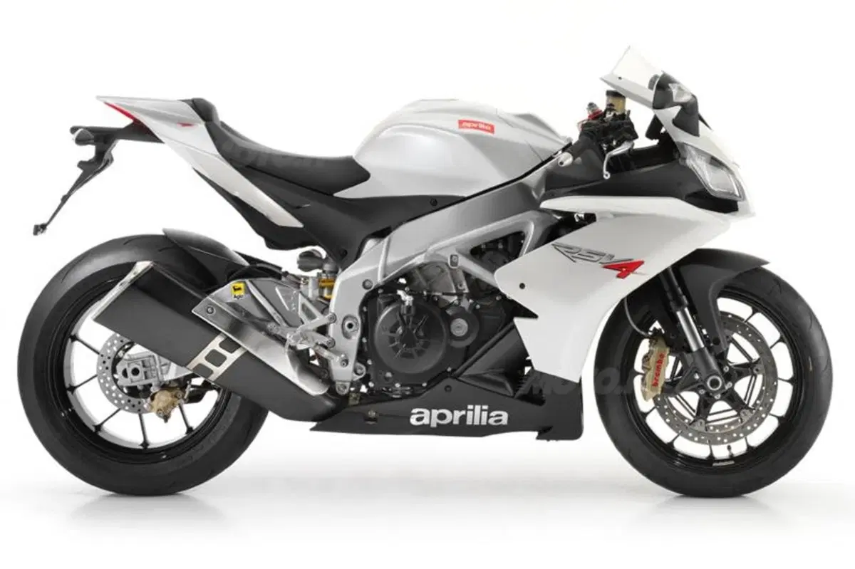 Aprilia RSV4 R  (24)