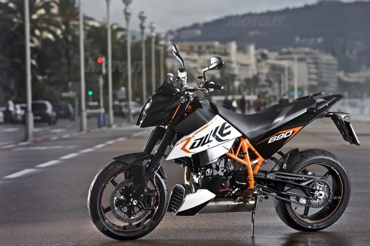 KTM Duke 690 R  (2)