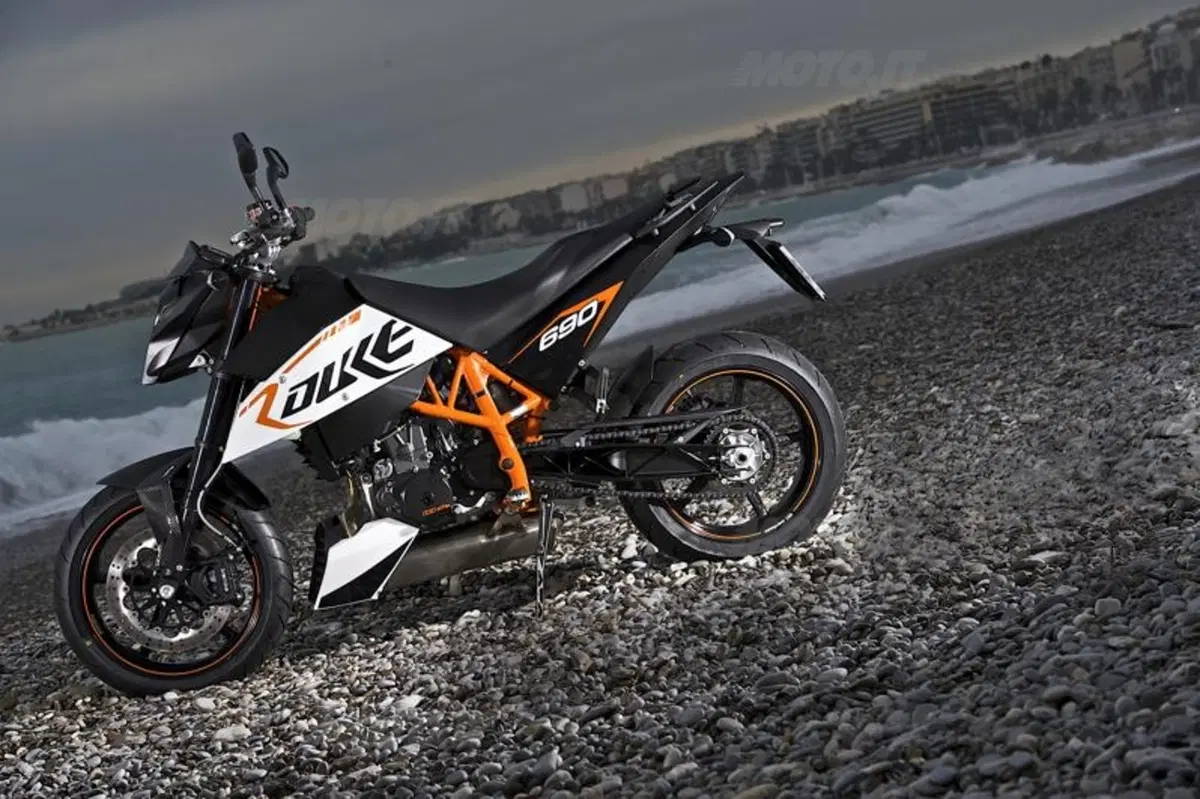 KTM Duke 690 R  (4)