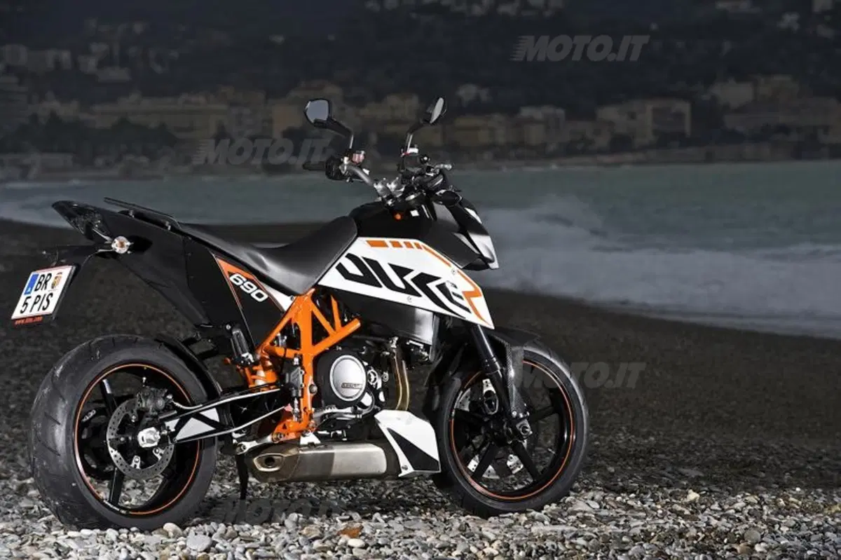 KTM Duke 690 R  (5)