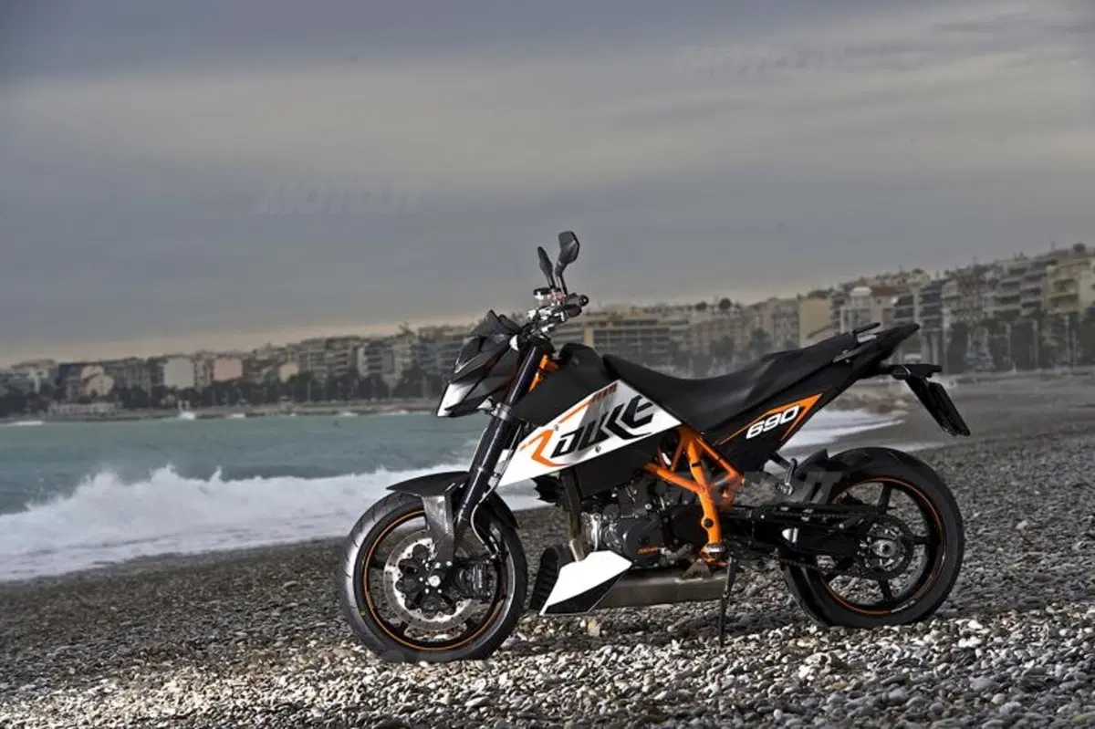 KTM Duke 690 R  (6)