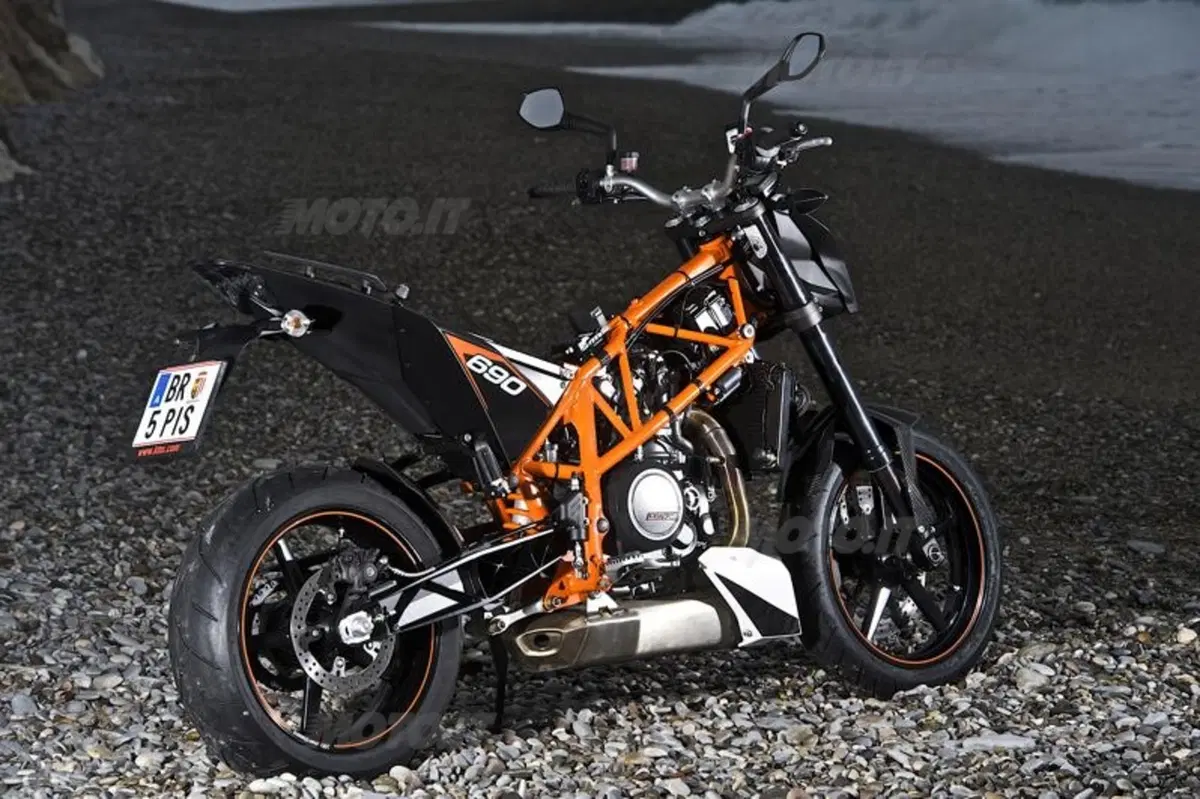 KTM Duke 690 R  (7)