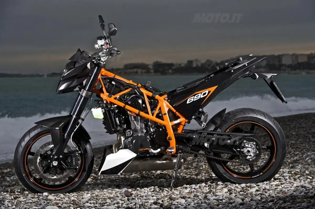 KTM Duke 690 R  (8)