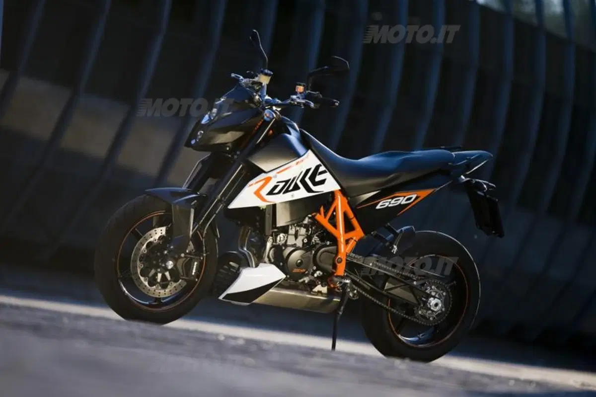 KTM Duke 690 R  (9)