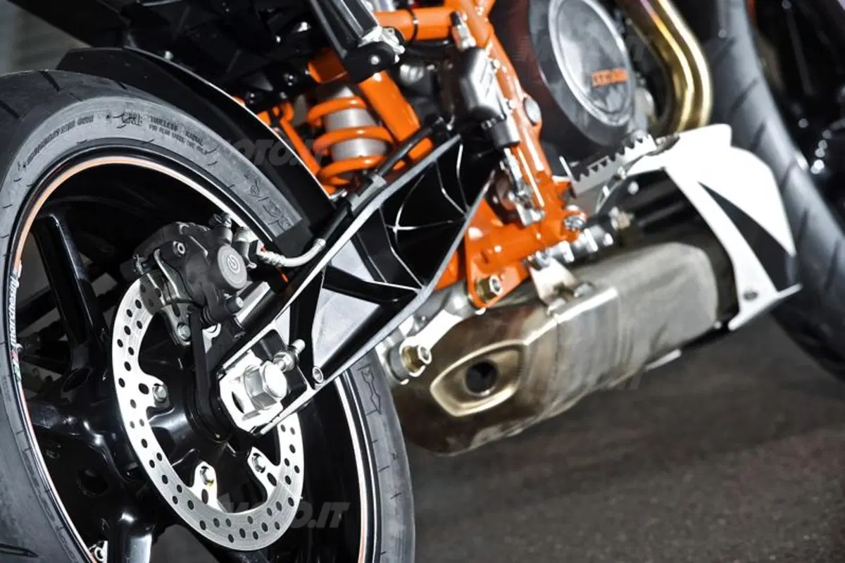 KTM Duke 690 R  (13)