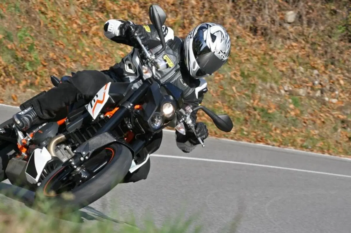 KTM Duke 690 R  (17)