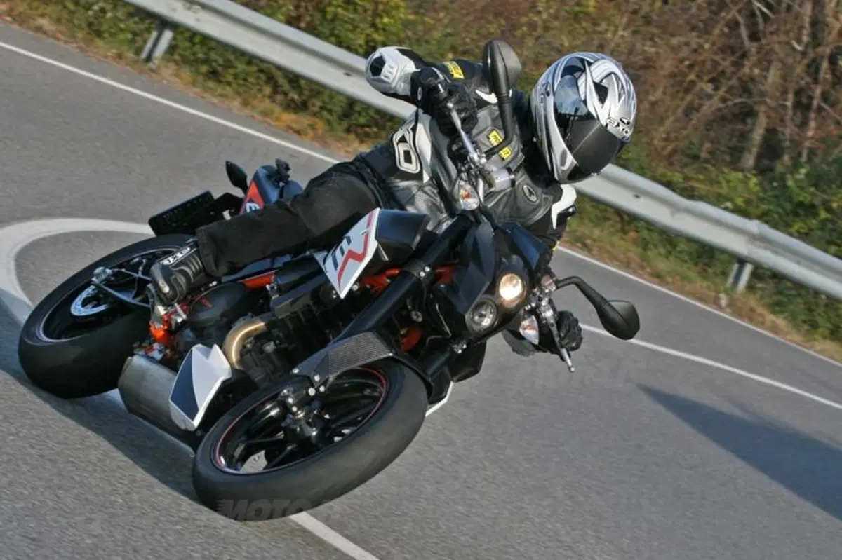 KTM Duke 690 R  (19)