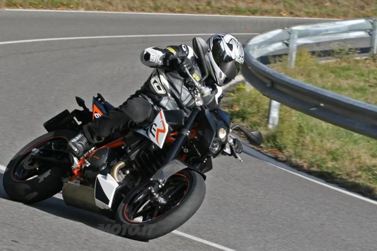 KTM Duke 690 R  (23)