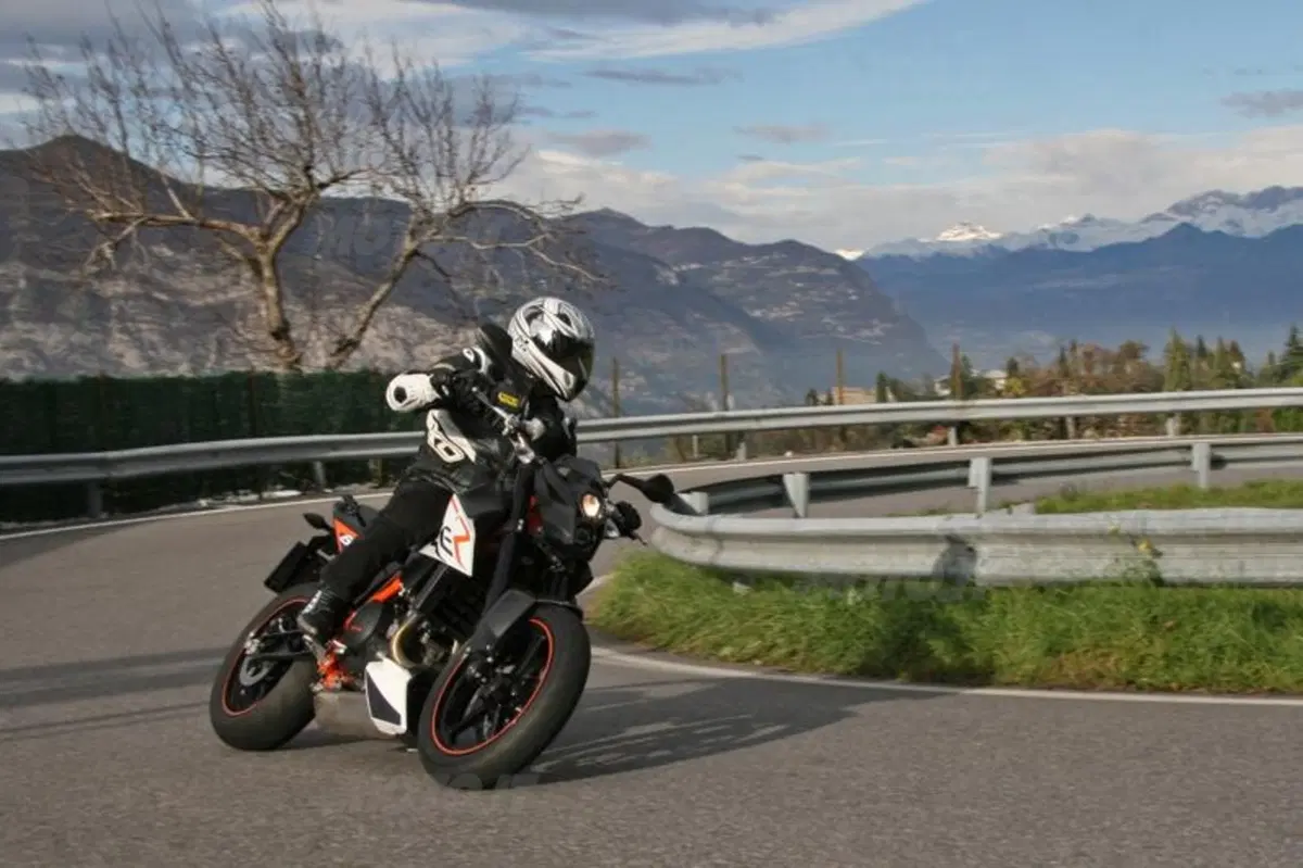 KTM Duke 690 R  (24)