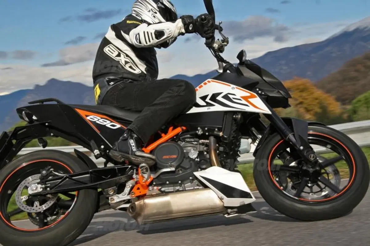 KTM Duke 690 R  (26)
