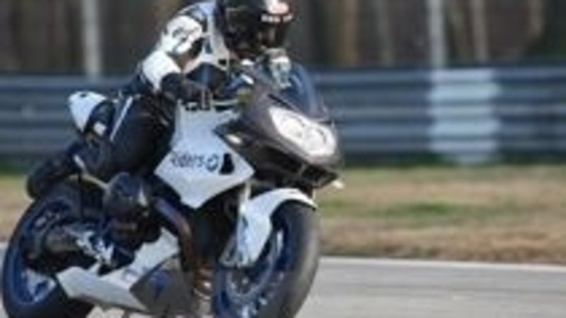 Alex Zanardi torna in pista con la moto