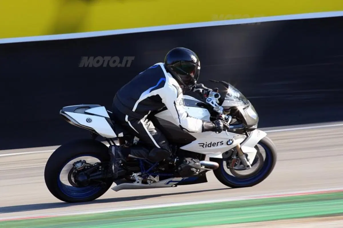 Alex Zanardi torna in pista con la moto (10)