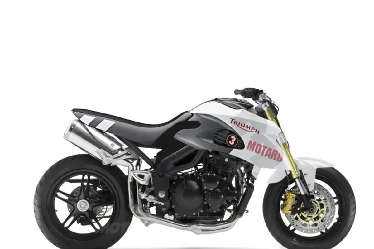 Threemotard Triumph "da neve" (8)
