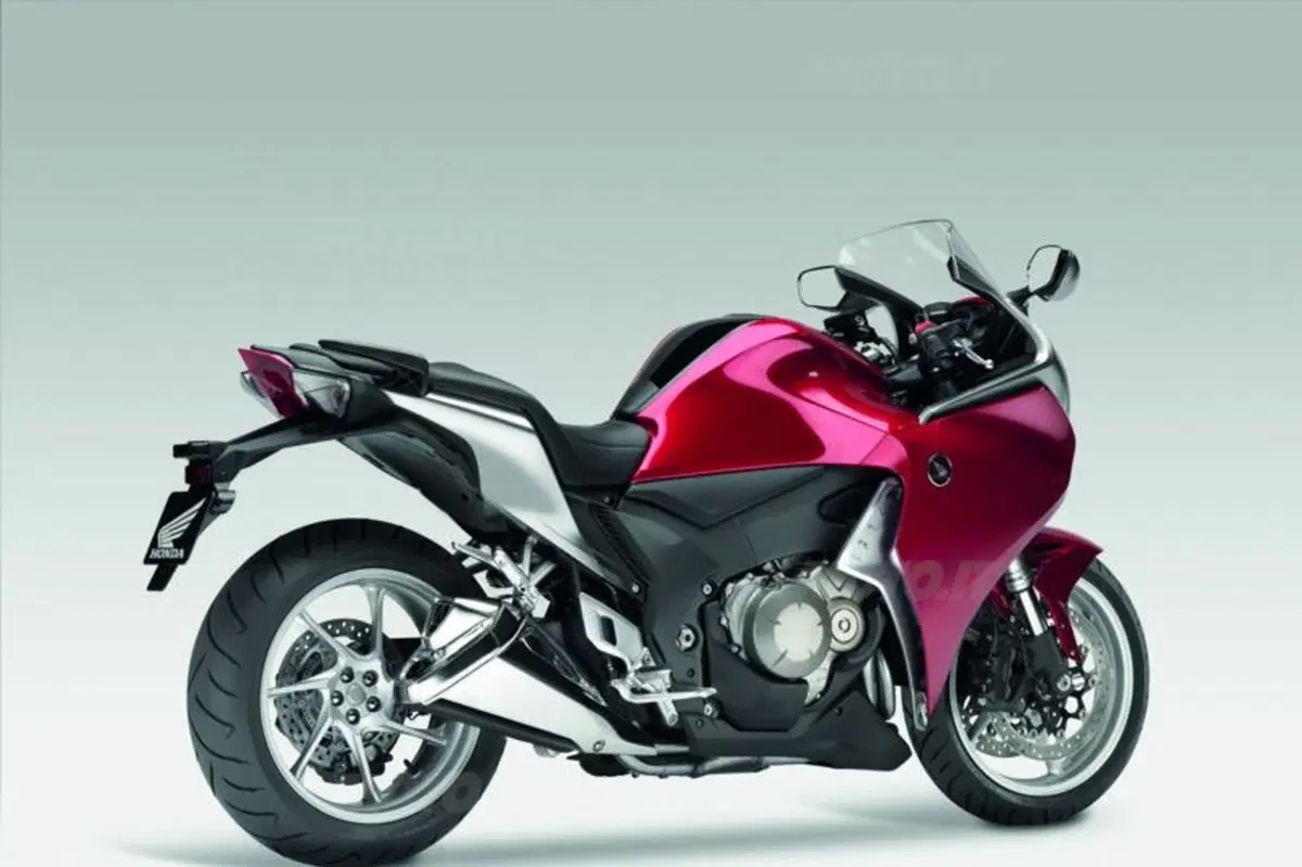 Honda VFR1200F: fatti toccare! (4)