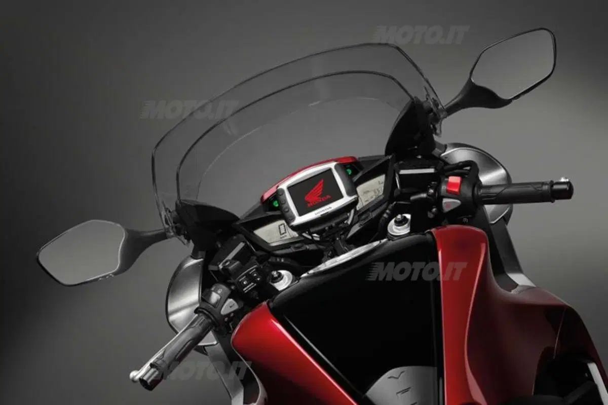 Honda VFR1200F: fatti toccare! (8)