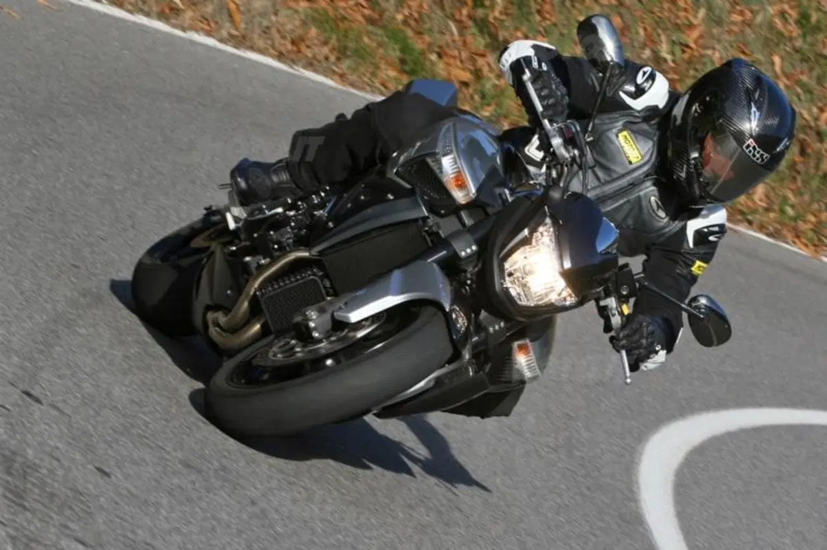 Suzuki B-King  (2)