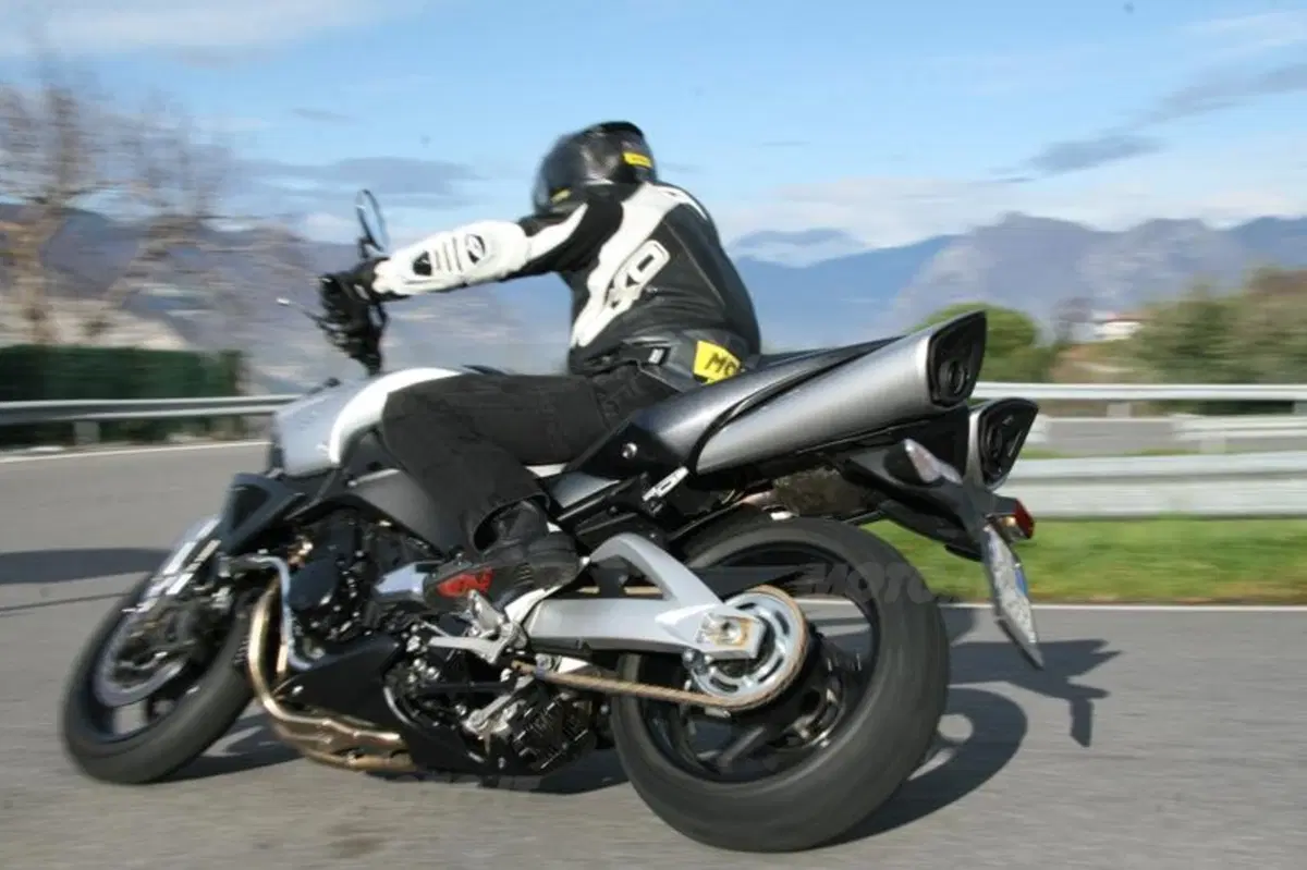Suzuki B-King  (3)